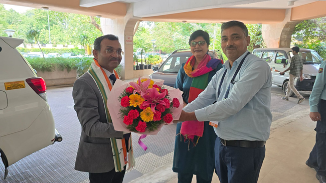 Anupam Misra, CMD, HCL accorded warm welcome at Delhi office